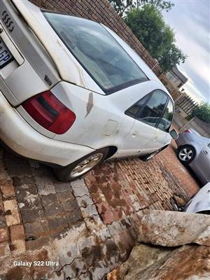 Audi B5 1.8i non Turbo For Stripping