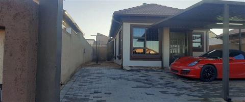 House For Sale in Soshanguve VV