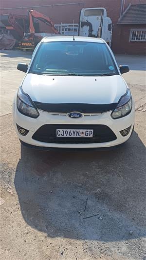 Ford Figo 1.4 Ambiente 2014