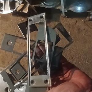 Radio, fitting plate