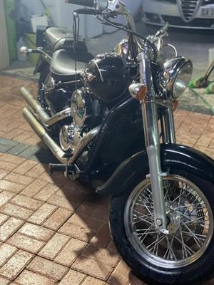 Kawasaki VN800 motorcycle in very good condition for sale
