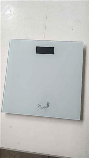  DIGITAL GLASS BATHROOM SCALE 