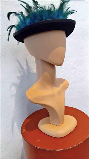 Stylish contemporary display mannequin head
