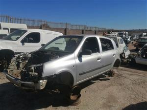 Renault Clio 2 stripping for spares