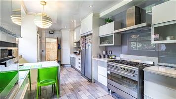 House For Sale in Lakefield