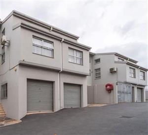 STUNNING 4 BEDROOM, 3.5 BATHROOM TOWNHOUSE FOR SALE!