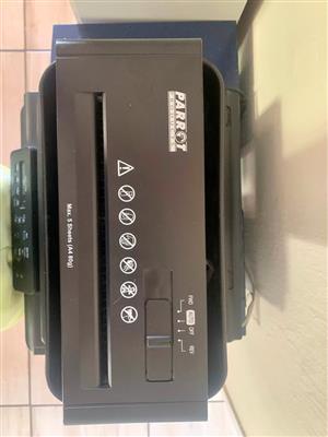 Parrot Products Strip Cut Shredder (5 Sheet -Compact & Low Security)