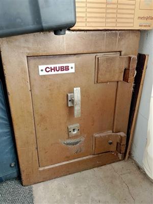 CHUBB SAFE ANTIQUE