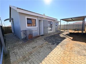 House For Sale in Roodepan