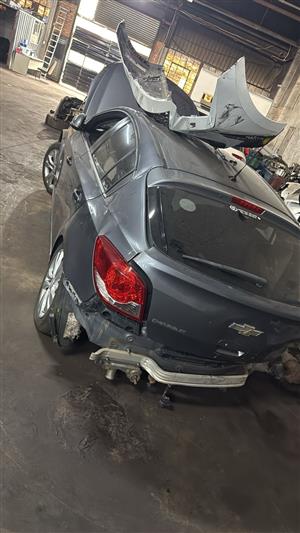 Cheveolet Cruze hatch 2014 manual stripping for parts 