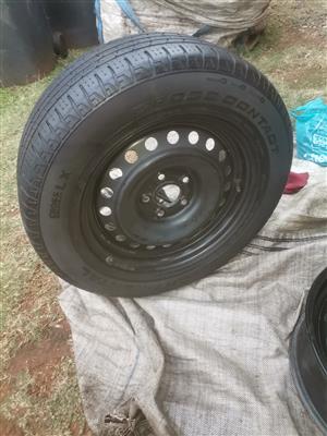 continental cross LX contact 215/65R16 tyre with 2 rims for sale
