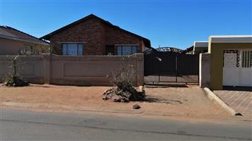House for sale in Mohlakeng Randfontein 
