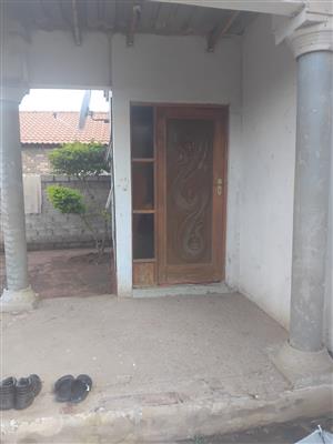 5 Room House for sale in soshanguve Block R (with tittle deed)