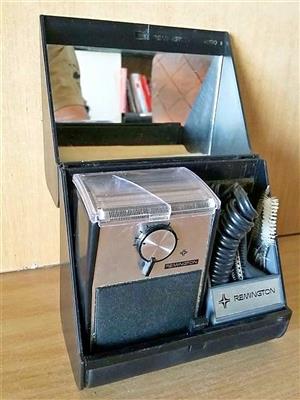 Vintage electrical Remington shaver. 