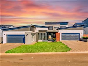 Exquisite 5 Beds, 5 Baths and 4 garages in popular but Private Midstream Ridge