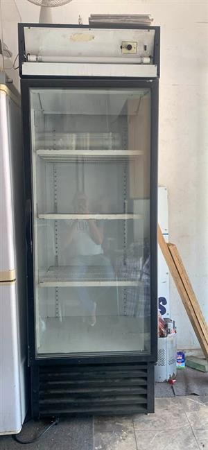 Single door shop fridge 