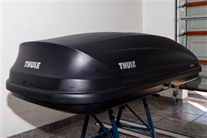 Thule Pacific 200 Roof Cargo Box with 2 Wing Bars and 4 Evo Foot Packs