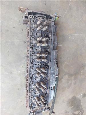 Mercedes 471 Engine head