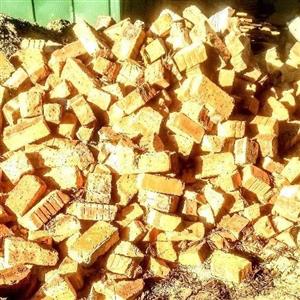 2nd HAND HALF BRICKS IN OAKDALE, BELLVILLE, ONLY R 65m2 INCL DELIVERY.