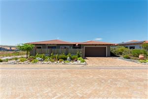 Contemporary Living with Space, Privacy and Views