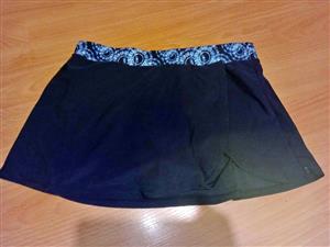 Swimwear navy blue medium athletic skort elasticized, patterned waistband  built-in shorts underneat