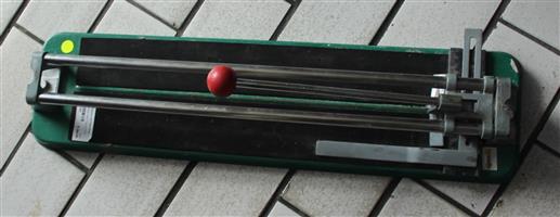 GREEN AND GREY TILE CUTTER S065142A