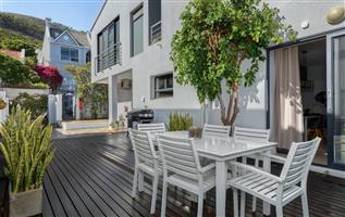 Apartment For Sale in Sea Point