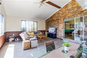 House For Sale in Amanzimtoti