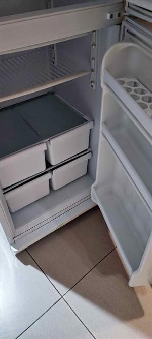 Defy Fridge - 361 liter