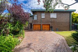 House For Sale in Farrarmere