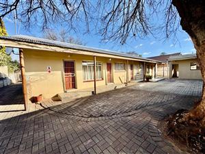 EXCLUSIVE STUDENT INVESTMENT – 12 SELF-CONTAINED UNITS NEAR NWU