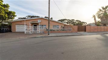 House For Sale in Parow Valley