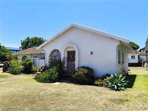 Well-Located Townhouse in Secure Complex