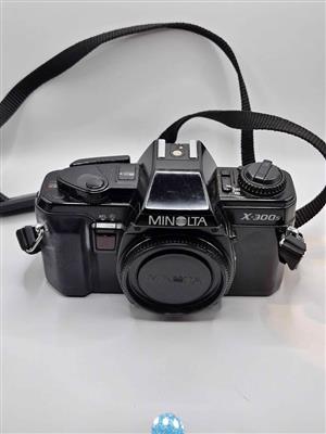 Minolta X-300s 35mm SLR film camera, with 2 x lenses an 2 x flashlights