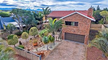 Exceptional Dual-Living 5 Bedroom Home in Fraaiuitsig