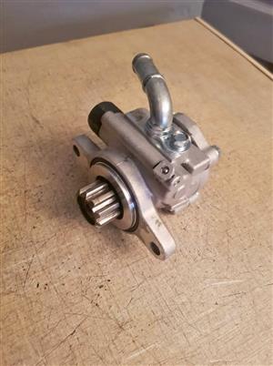 TOYOTA HILUX OR QUANTUM DIESEL POWER STEERING PUMP FORSALE