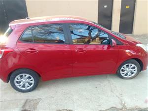 2017 HYUNDAI  I10    1.0 maroon color 