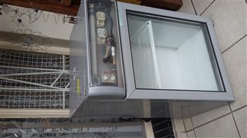 Mini countertop display fridge 