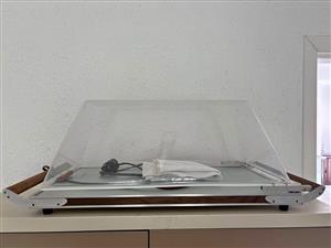 Salton hot tray with lid . Collect in Seapoint