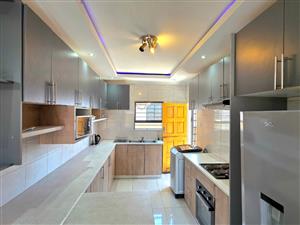 Spacious 3-Bedroom Home for Sale in Mahlasedi Park