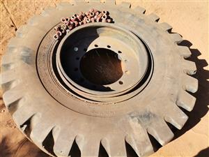 Front end Loader Tyres & Rims (Second hand)