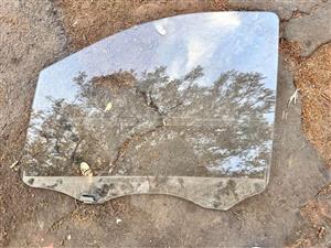 Mercedes Benz w447 left front door glass