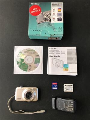 Fujifilm Finepix JX400 16MP Digital camera - complete with all accessories