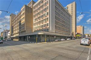 Stylish & Spacious 2-Bedroom Ensuite Apartment in a Secure Complex