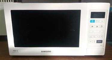 Samsung Microwave MW 73B 20liter  In Prestine Working Condition 