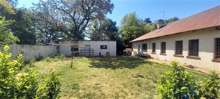 6 Bedroom family home for sale in Daggafontein