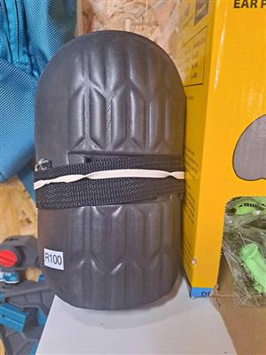 Brand New black kneepads