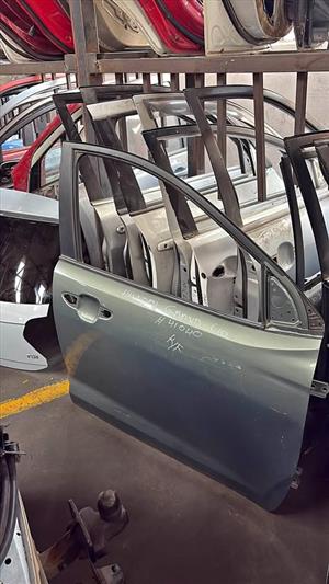 Grand i10 right front door and right rear