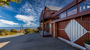 House For Sale in Herolds Bay