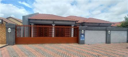 Modern Family Home in a Quiet, Convenient Neighborhood